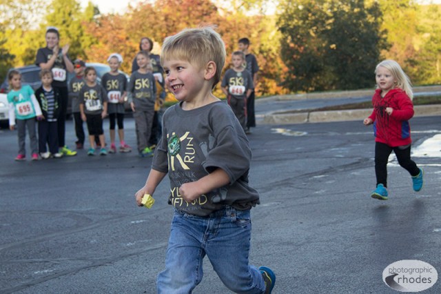 Adorable kid's fun run.